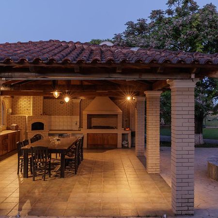 Country Villa Verde - 2Floor Family Home Kouramaditika エクステリア 写真