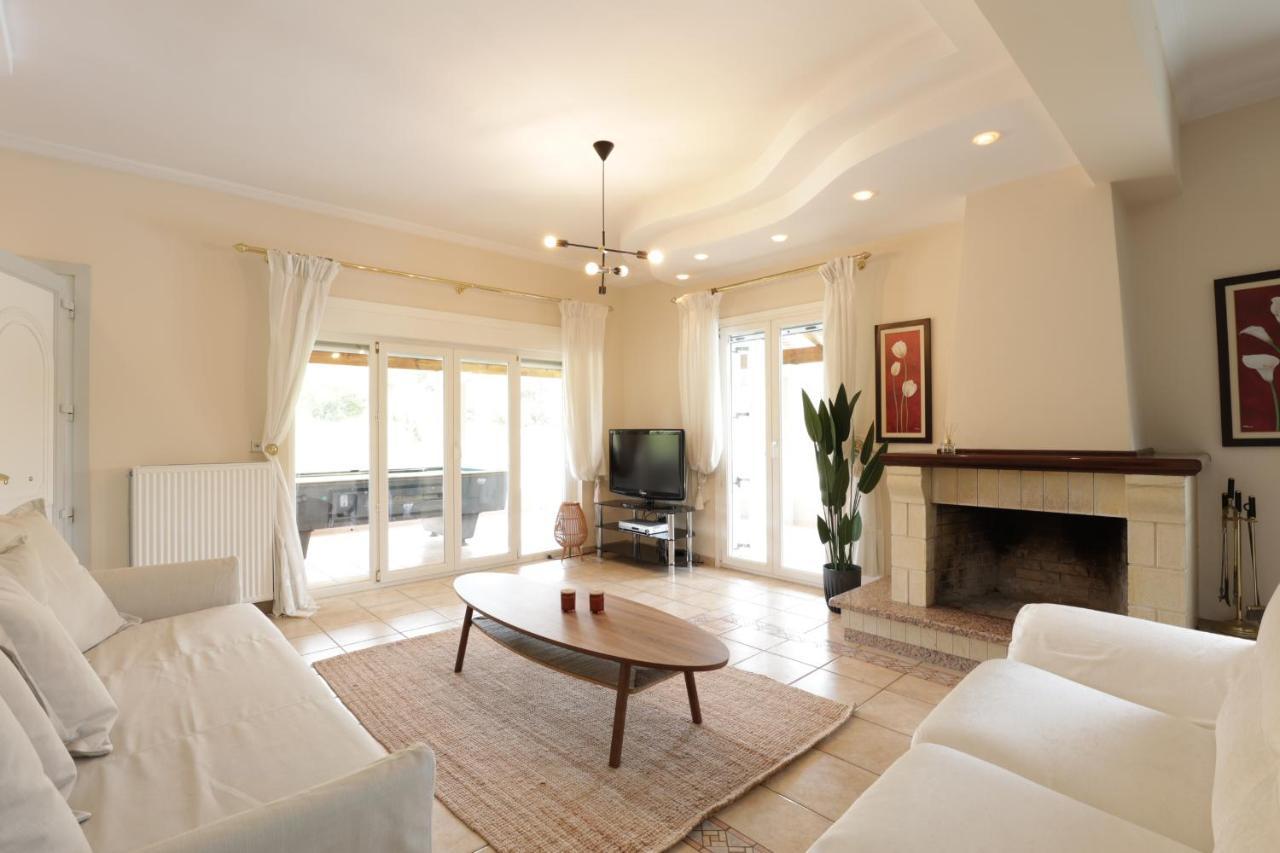 Country Villa Verde - 2Floor Family Home Kouramaditika エクステリア 写真