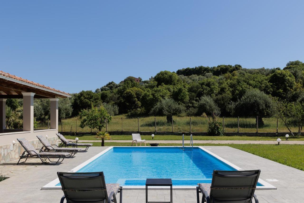 Country Villa Verde - 2Floor Family Home Kouramaditika エクステリア 写真