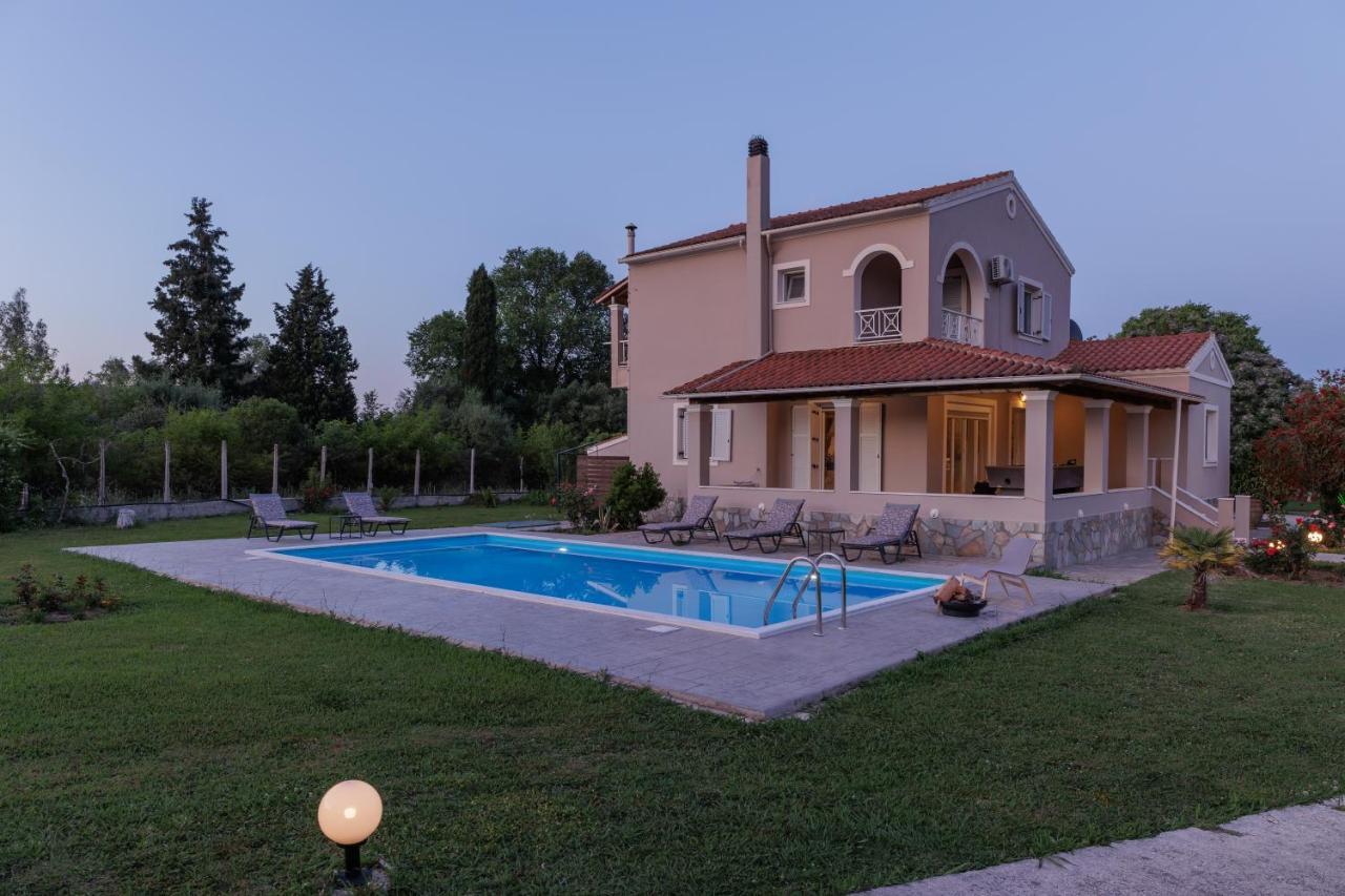 Country Villa Verde - 2Floor Family Home Kouramaditika エクステリア 写真