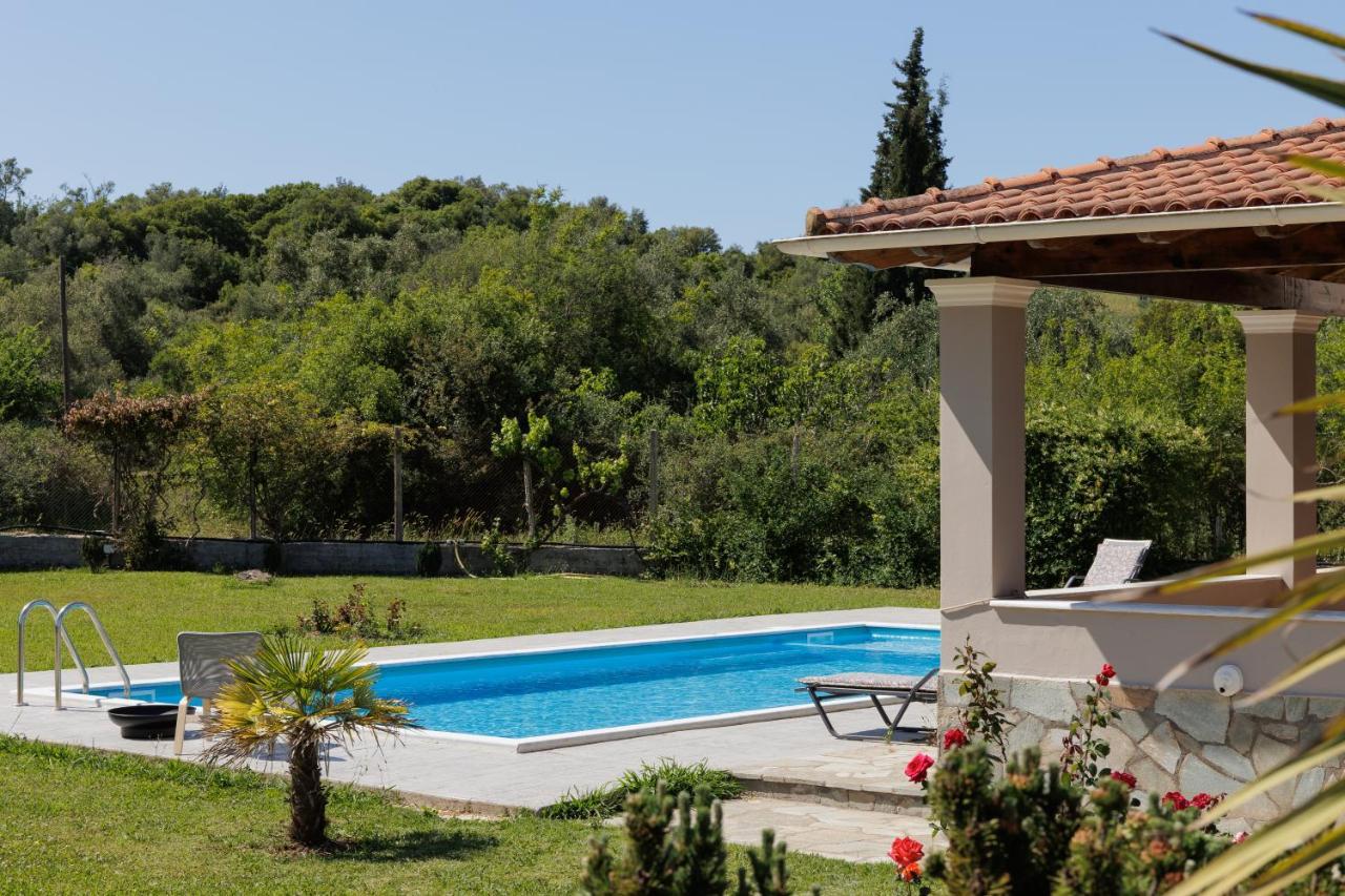 Country Villa Verde - 2Floor Family Home Kouramaditika エクステリア 写真