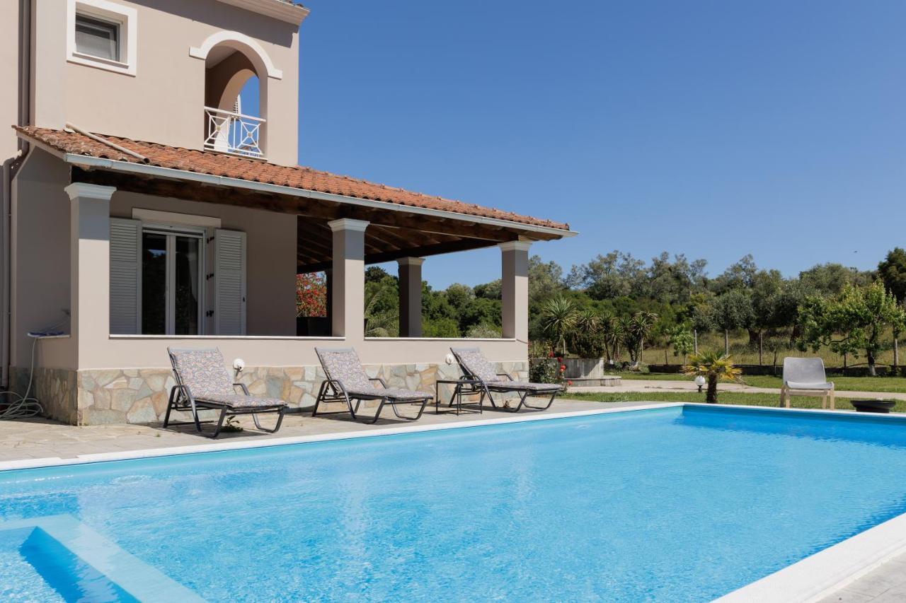 Country Villa Verde - 2Floor Family Home Kouramaditika エクステリア 写真