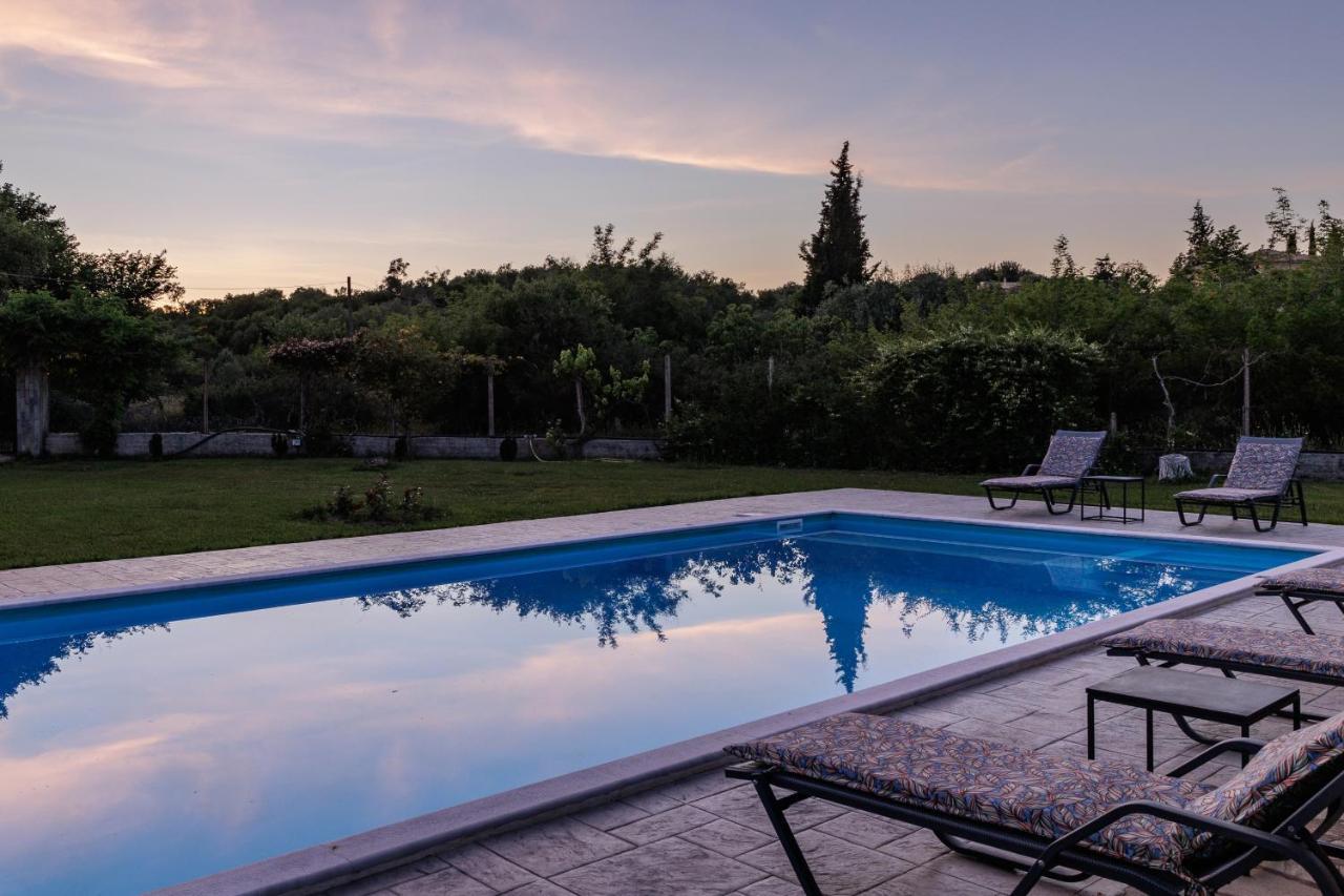 Country Villa Verde - 2Floor Family Home Kouramaditika エクステリア 写真